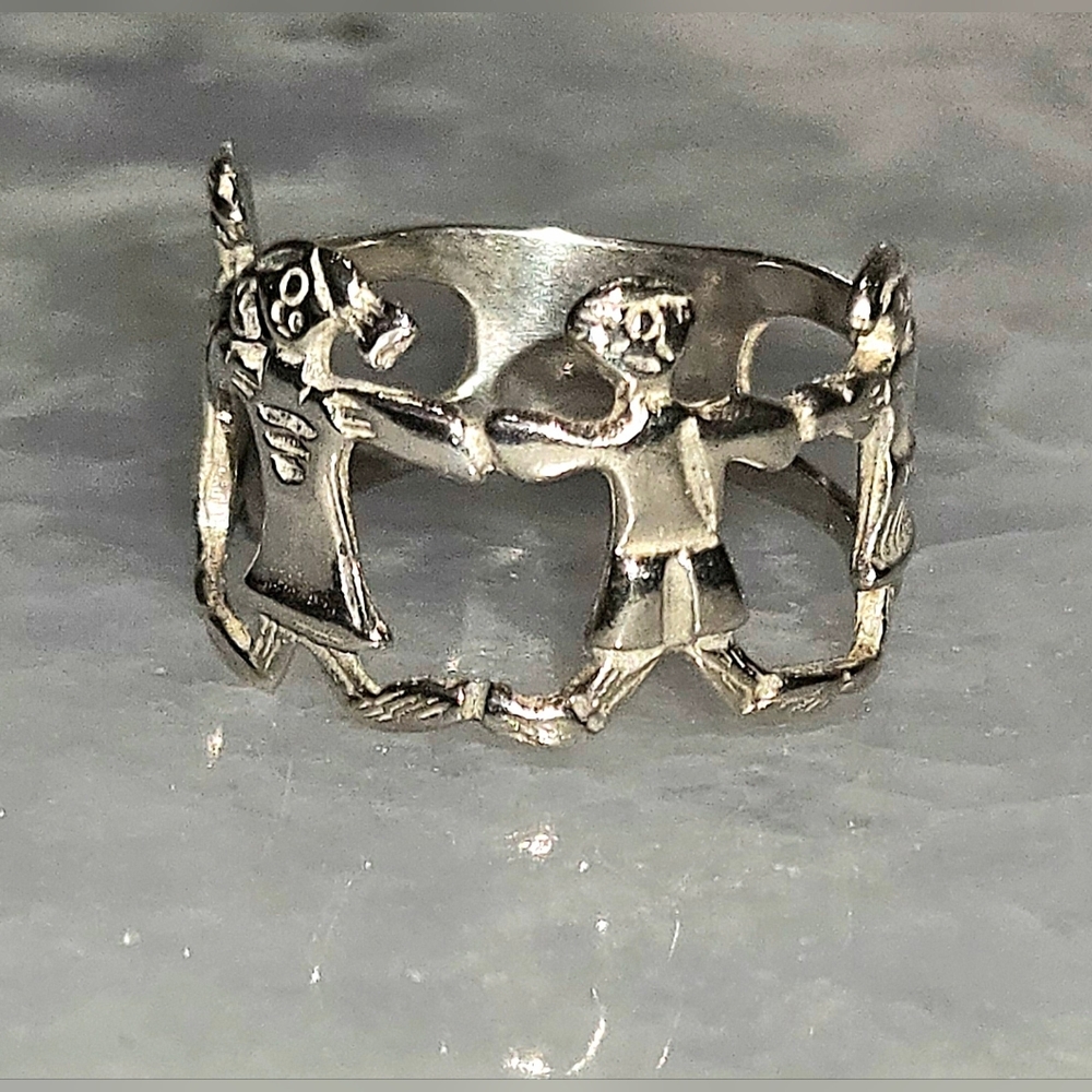 Vintage Ring Sz 6.75 Sterling Silver 925 'Children At Play' 'Around The World'